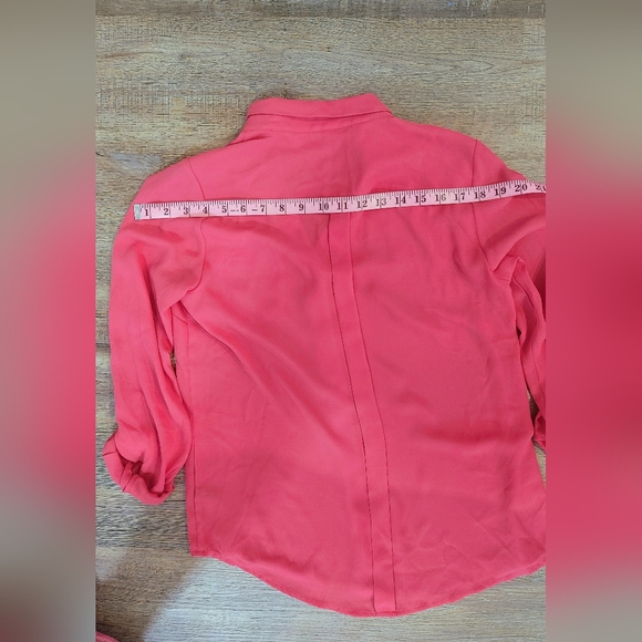 ❤️ Hot pink button down blouse🌸 - Picture 9 of 11